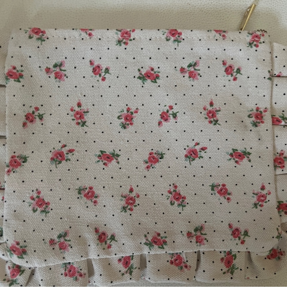 Sézane Floral Ruffle Pouch - Limited Edition - Picture 5 of 10